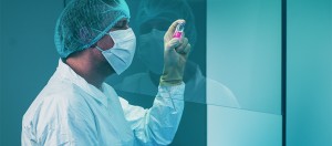 Inspectie en verpakken medische producten in LAF kast